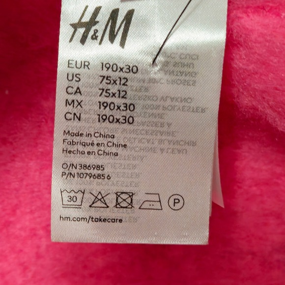 H&M Hot Pink Fuzzy Scarf Winter Warm Fringe Tassel Soft 75x12 NEW - Picture 2 of 4